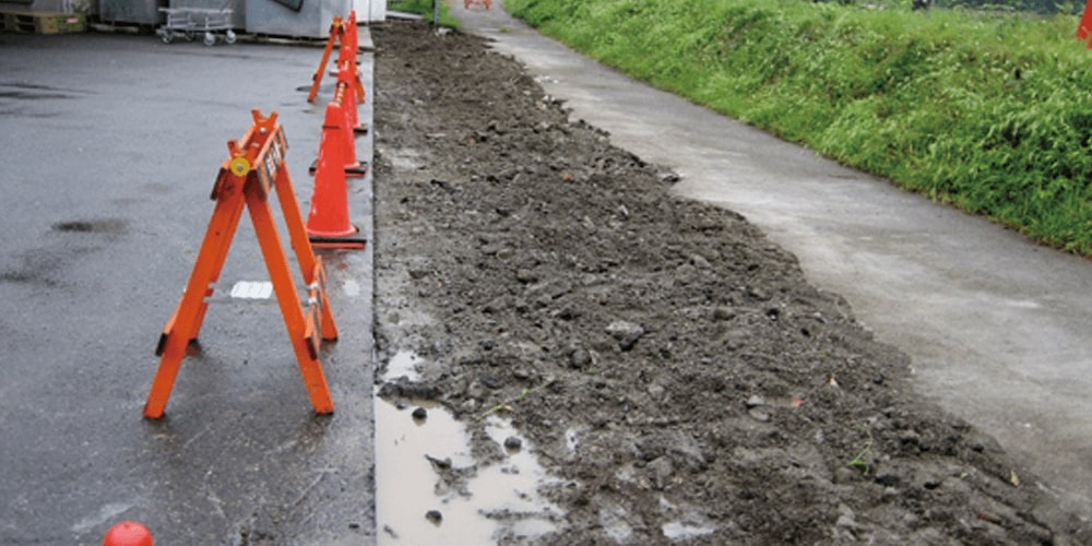 コーンが建てられた工事現場