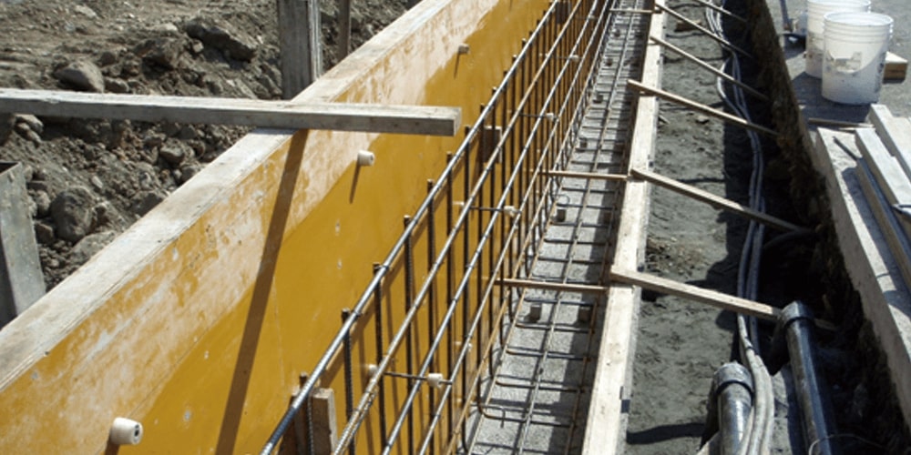 柵で区切られた工事現場