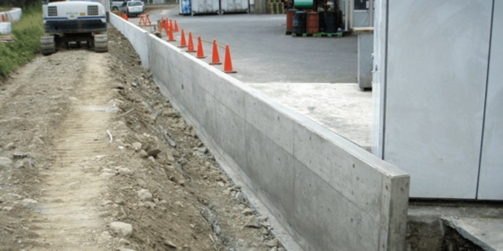 家の横で工事中の写真