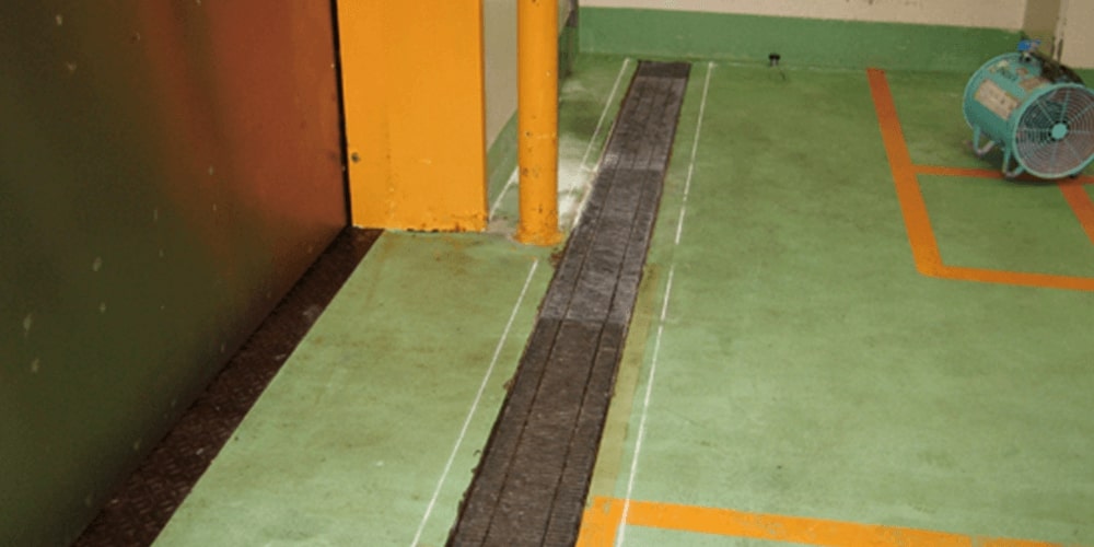 工場内排水溝改修工事の現場