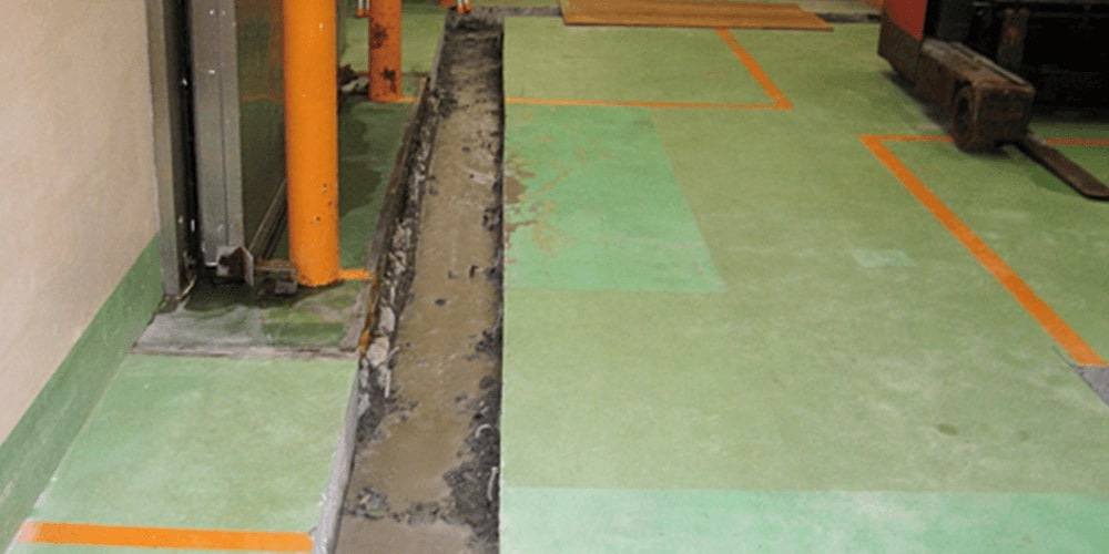 工場内排水溝改修工事の現場