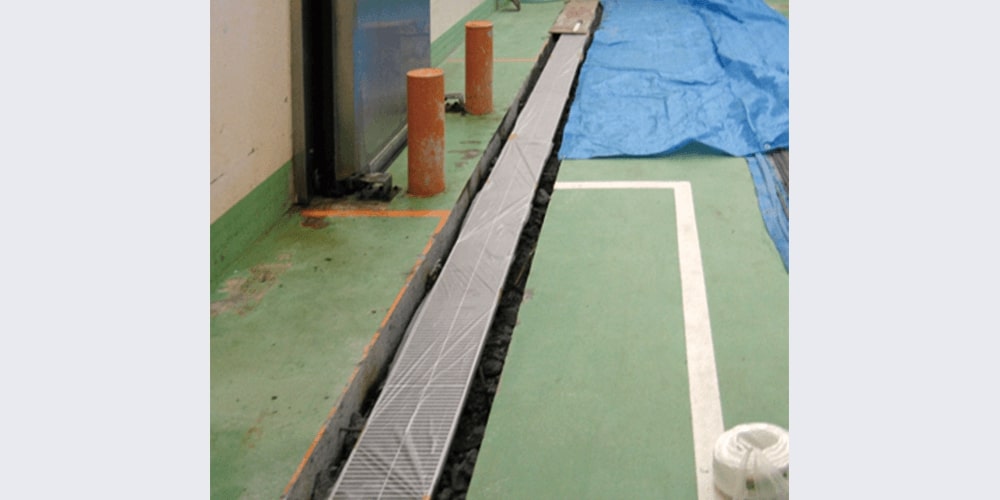 工場内排水溝改修工事の現場