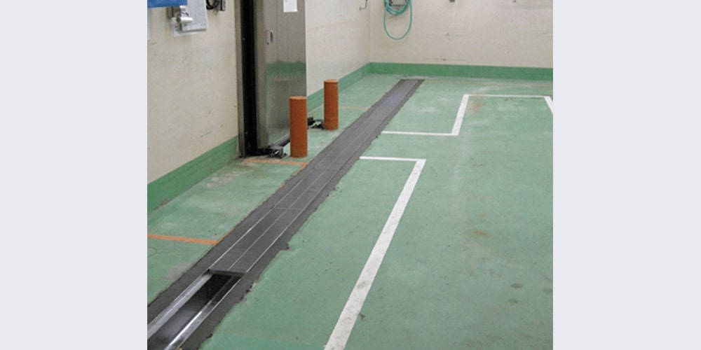 工場内排水溝改修工事の現場