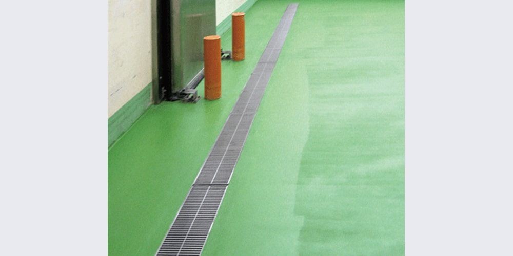 工場内排水溝改修工事の現場