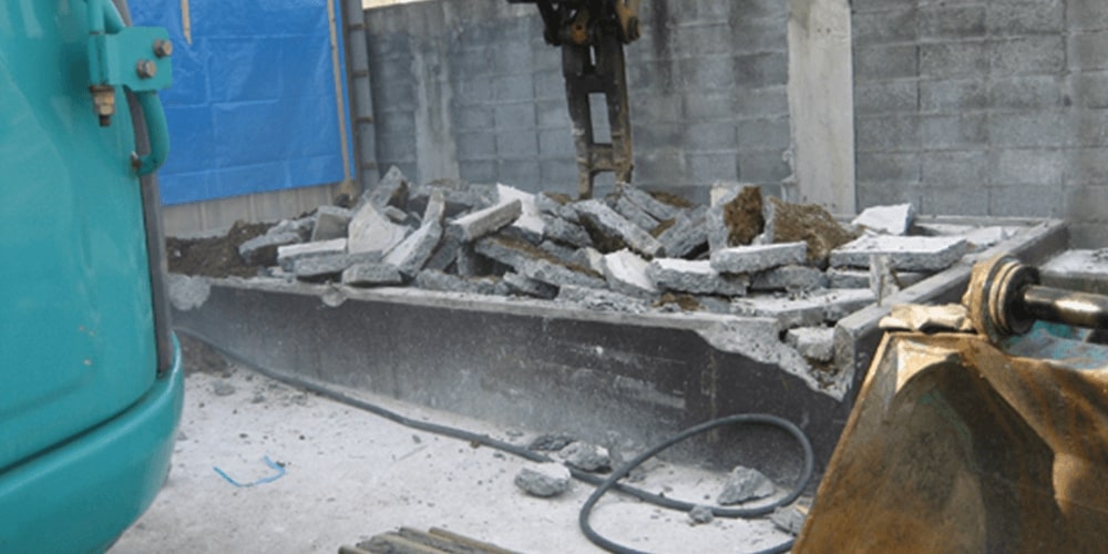 店舗の解体作業現場