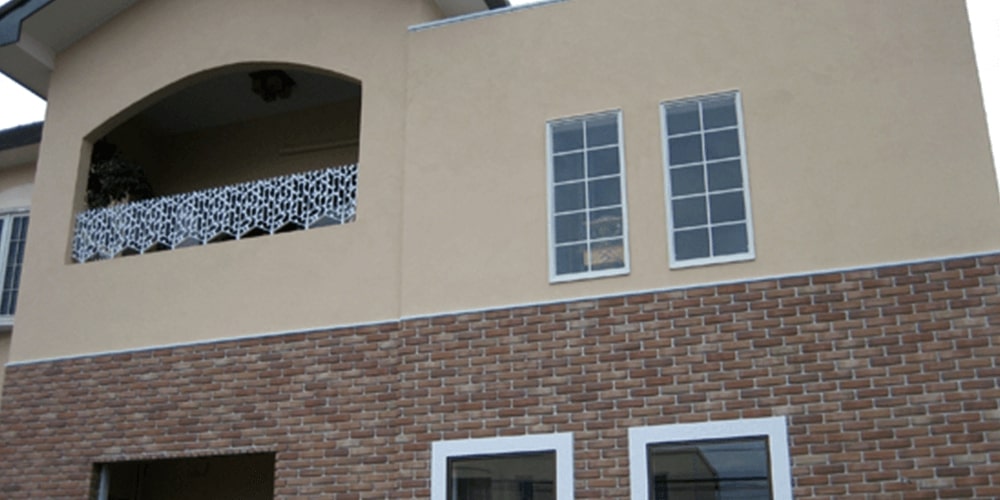 完成したレンガのおしゃれな外観。