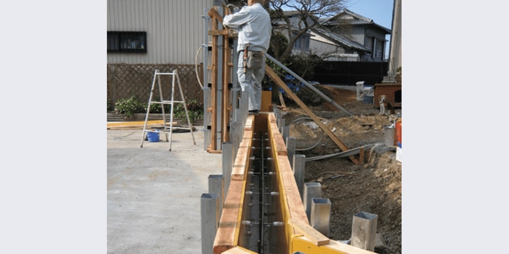 作業員によるエクステリア工事